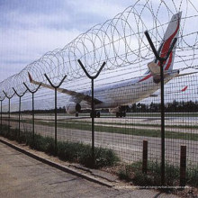 Arame de arame farpado com arame farpado no aeroporto